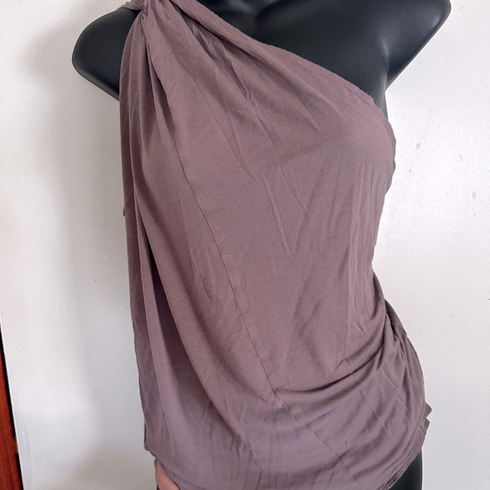 Awesome sleeveless off the shoulder mauve top.